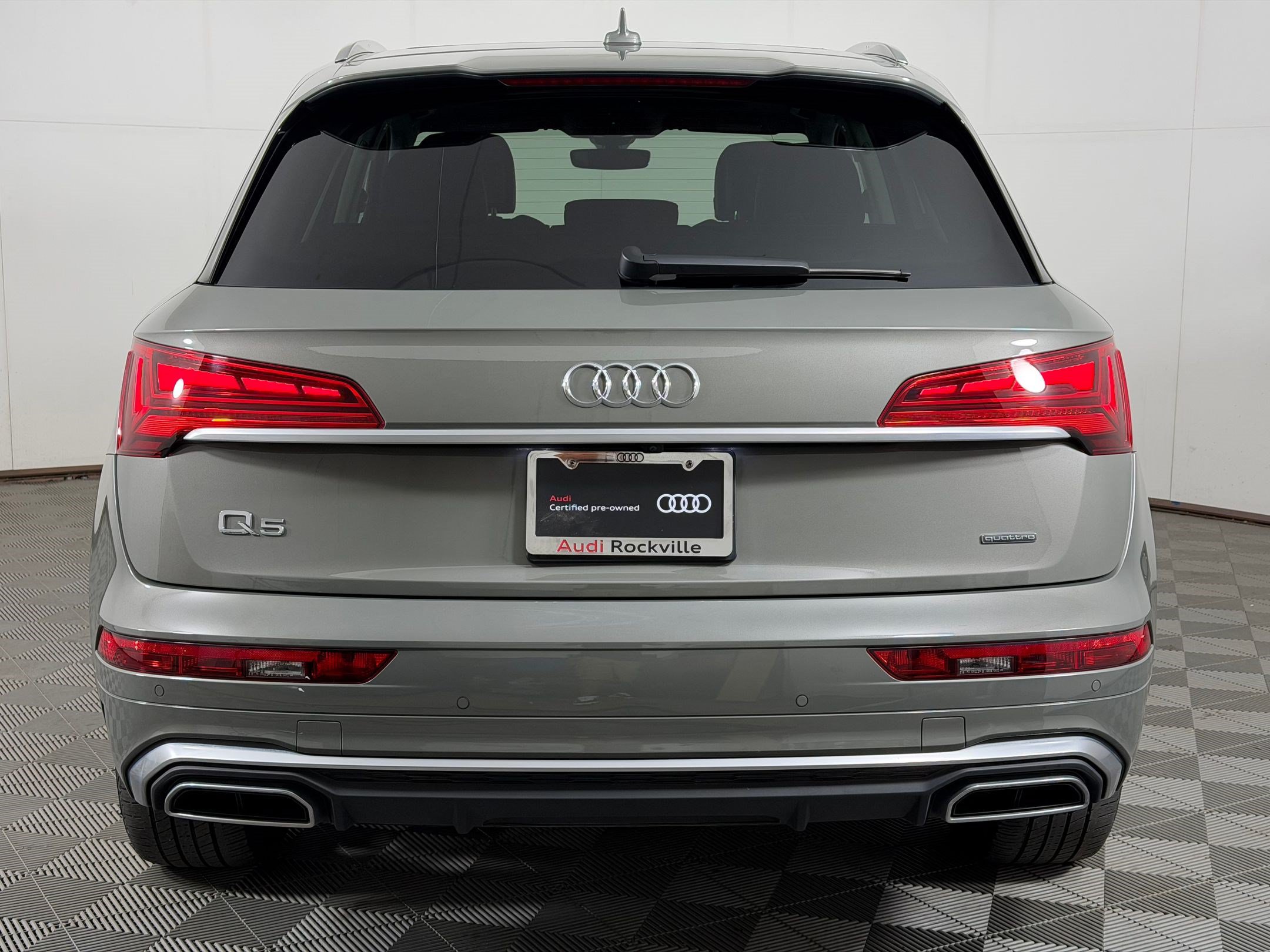 Used 2023 Audi Q5 e Premium Plus w/ Premium Plus Package AWD/4WD image 10