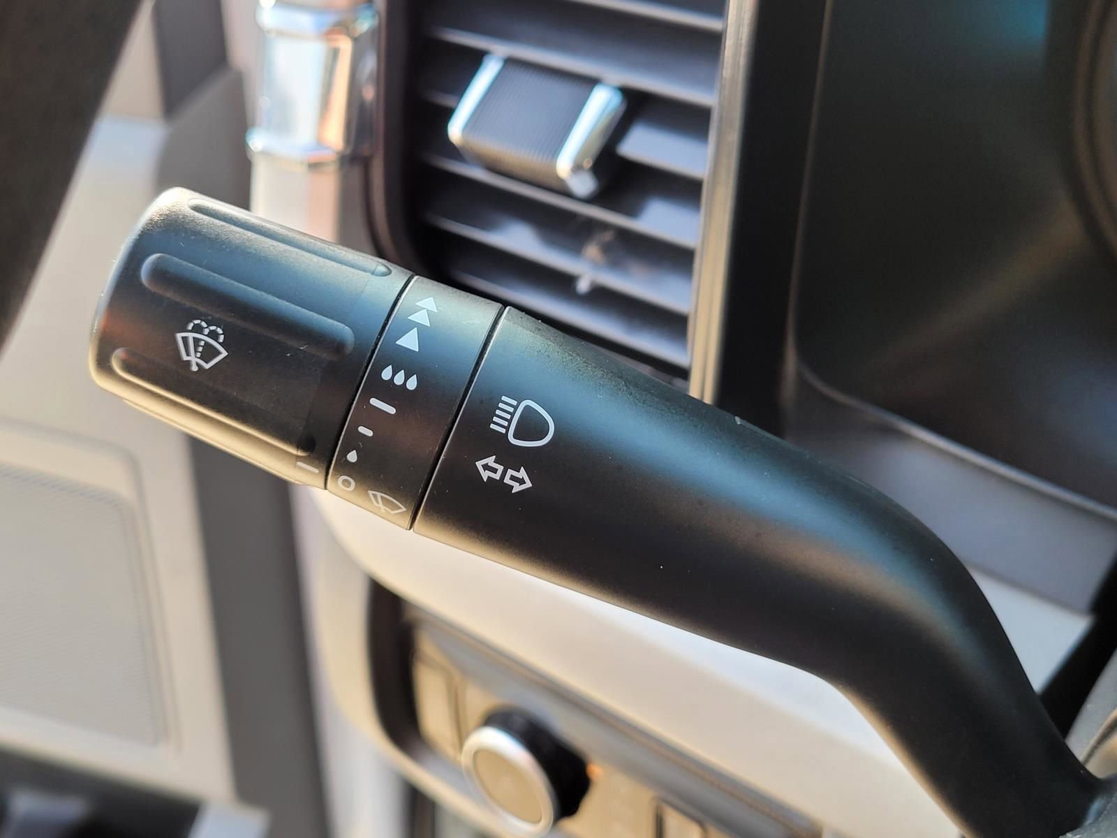 Used 2023 Ford F250 XLT w/ FX4 Off-Road Package image 30