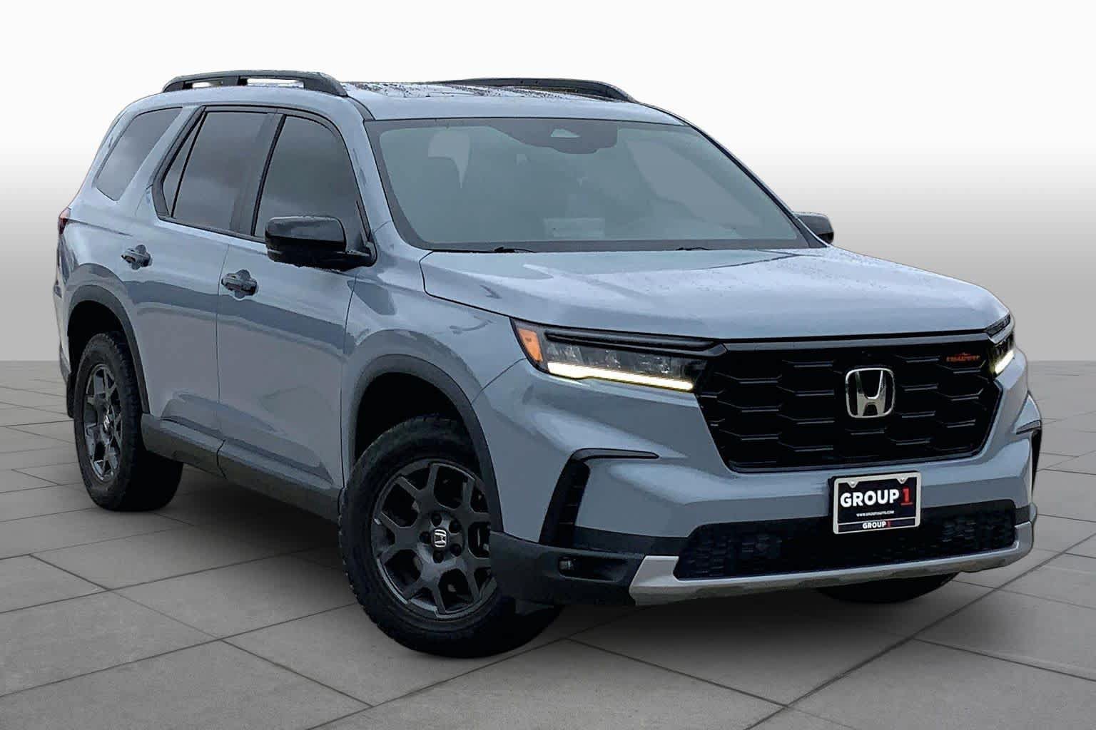 Used 2024 Honda Pilot TrailSport image 3