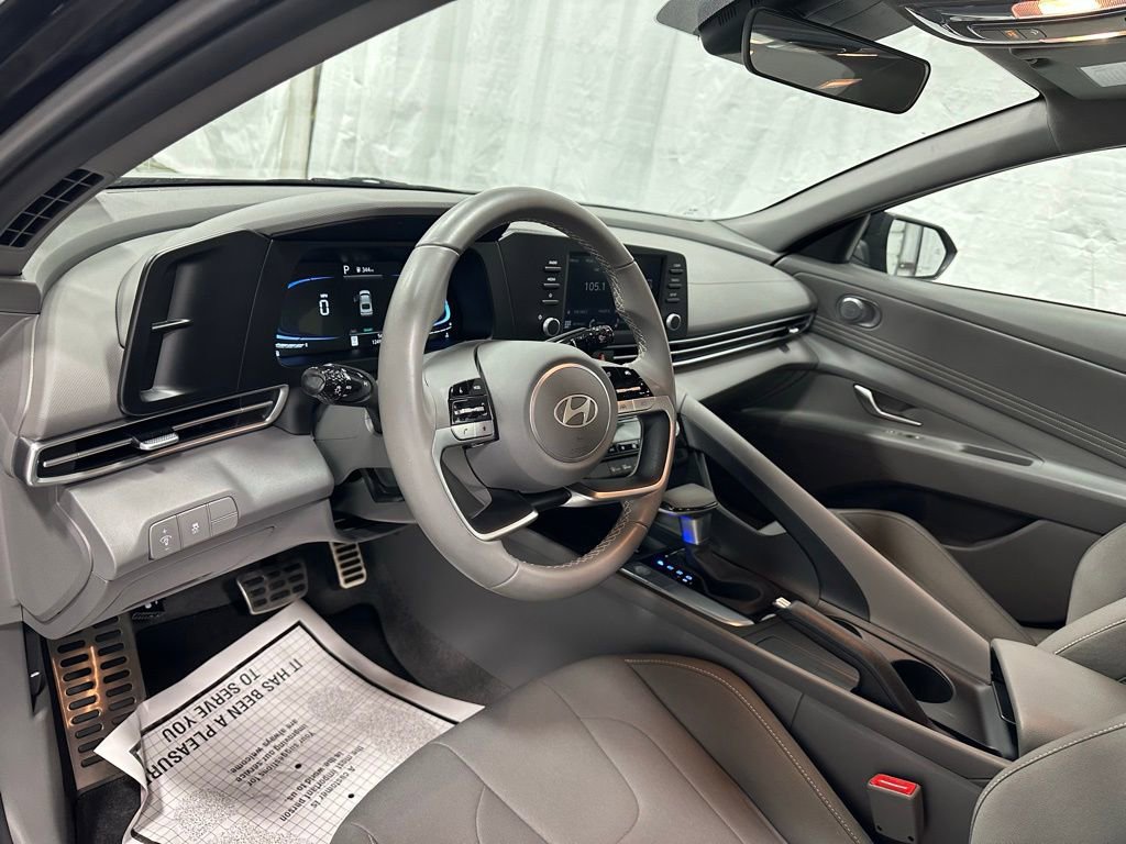 Used 2025 Hyundai Elantra Sport image 15