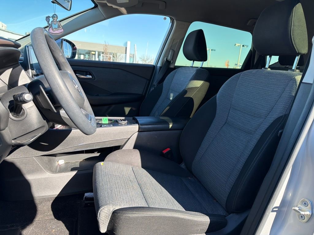 Used 2023 Nissan Rogue SV image 11