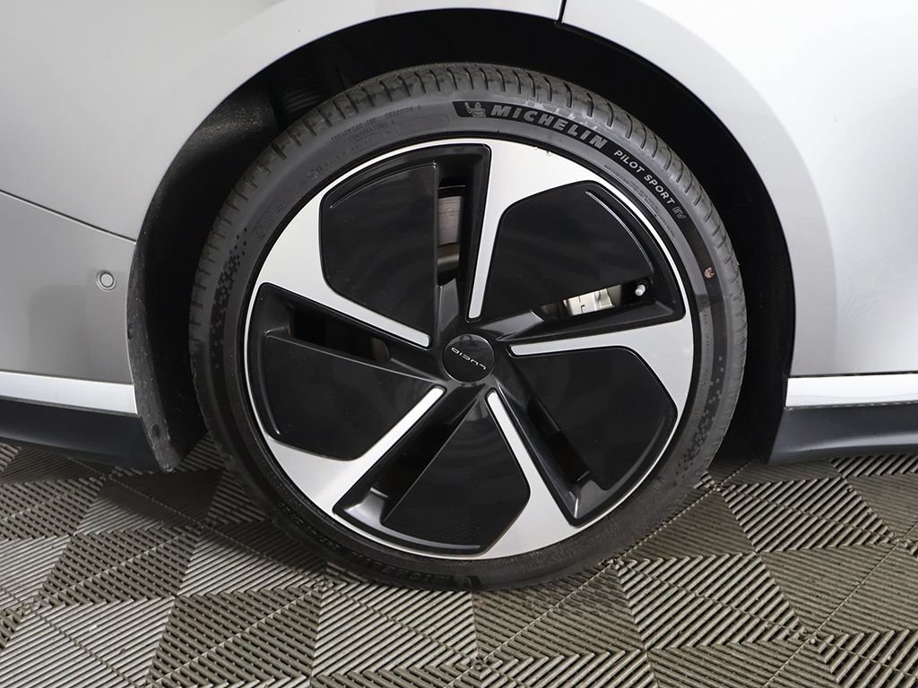 Used 2024 Lucid Air Pure RWD image 18