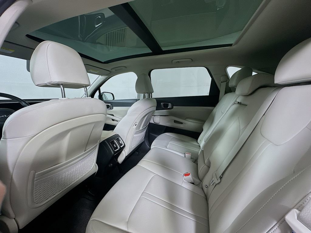 Used 2024 Kia Sorento S w/ Panoramic Sunroof Package image 13
