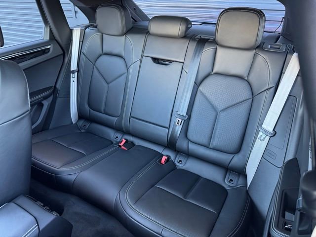 New 2026 Porsche Macan Turbo image 33