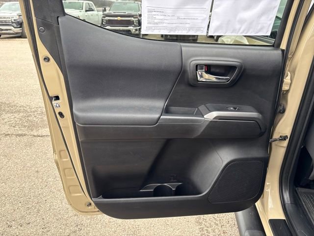Used 2018 Toyota Tacoma TRD Off-Road image 6