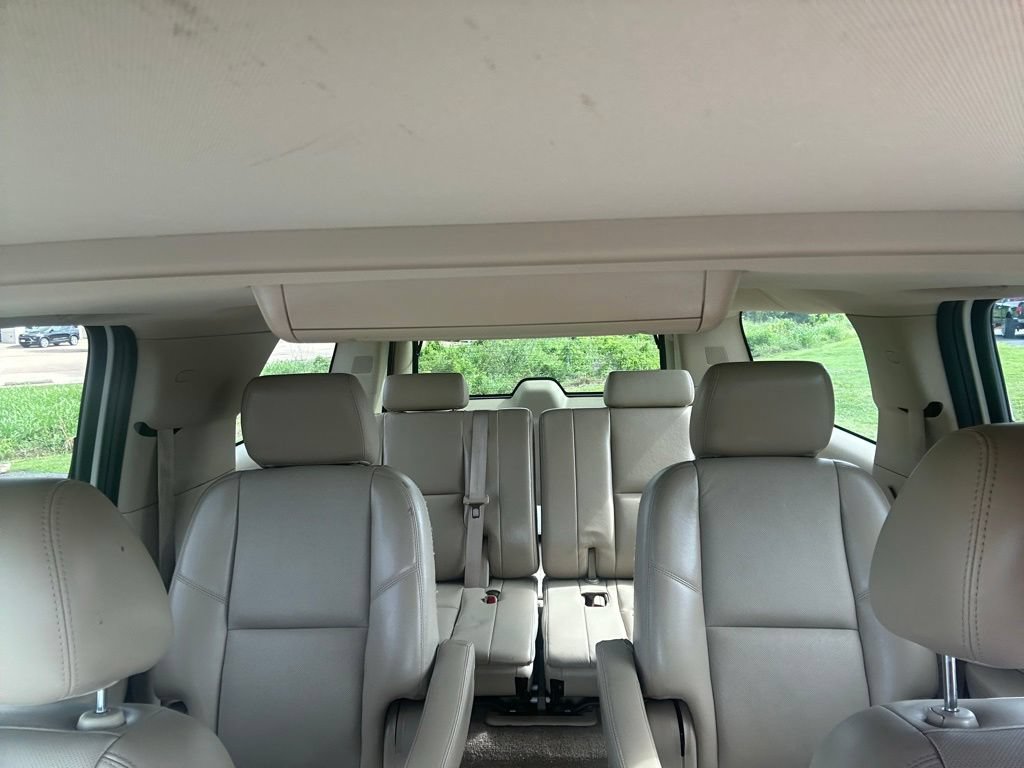 Used 2011 GMC Yukon XL Denali RWD image 28