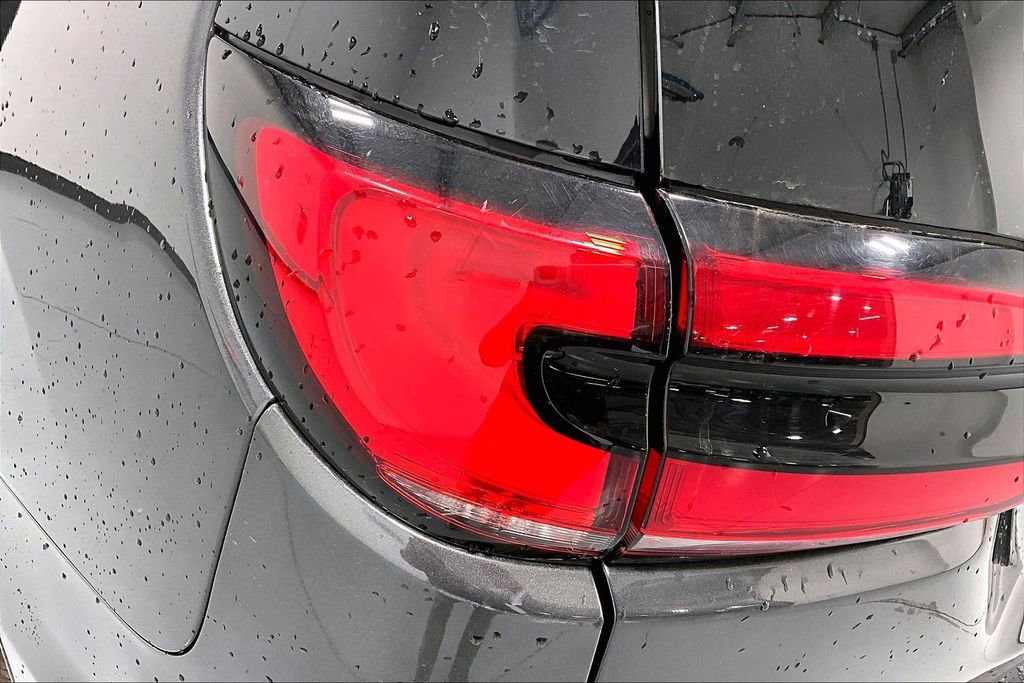 Used 2023 Chrysler Pacifica Touring-L image 38