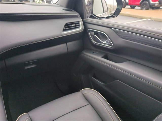 Used 2024 GMC Yukon SLT w/ SLT Luxury Package image 17