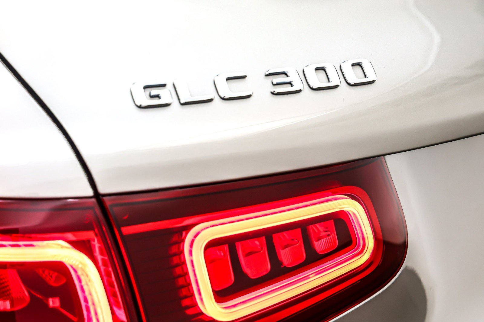 Used 2022 Mercedes-Benz GLC 300 image 9