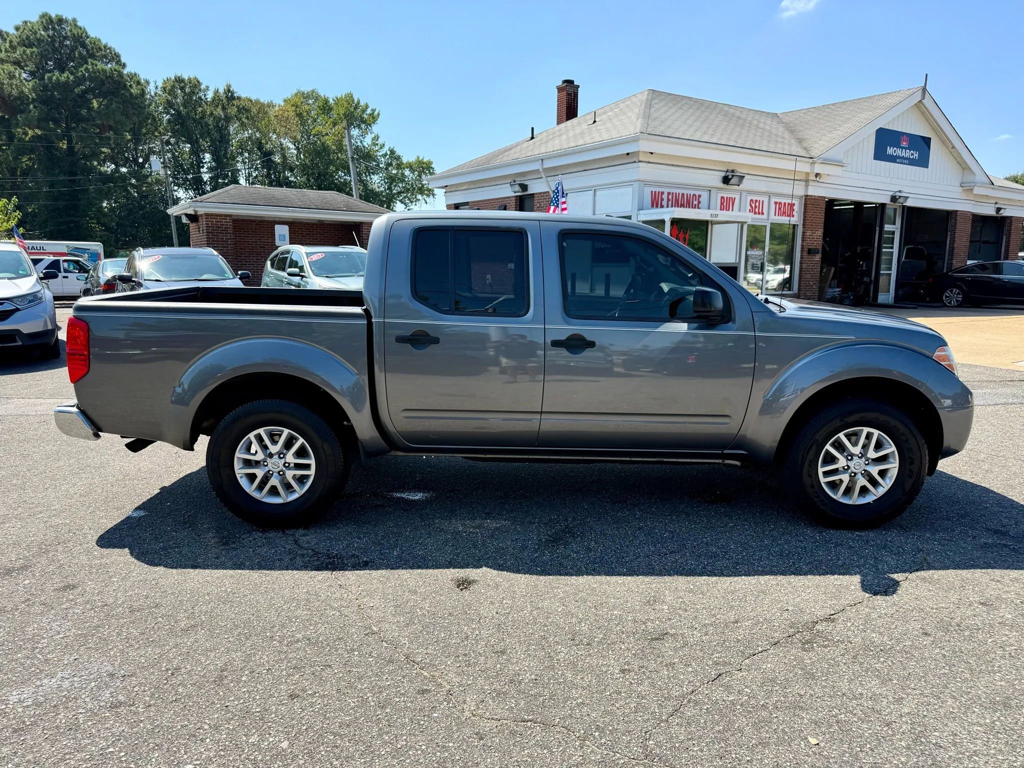 Used 2017 Nissan Frontier SV image 6