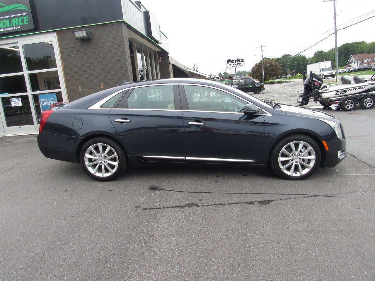 Used 2013 Cadillac XTS Luxury w/ Driver Awareness Package FWD image 3