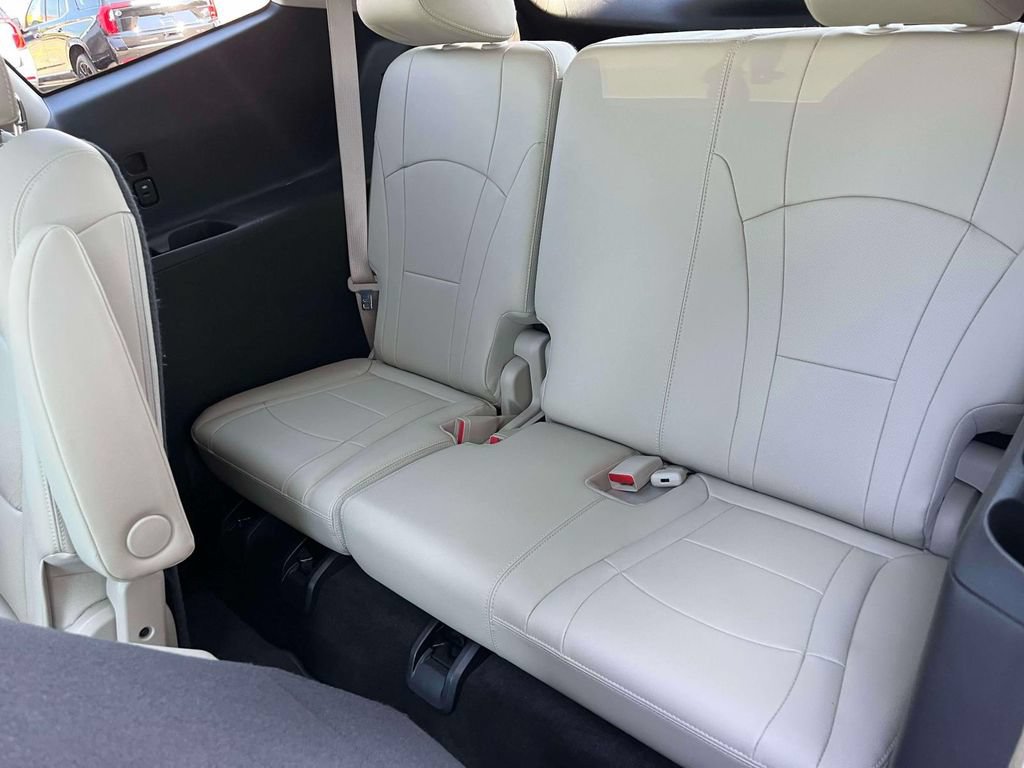 Certified 2018 Buick Enclave Premium w/ Experience Buick Package FWD image 17