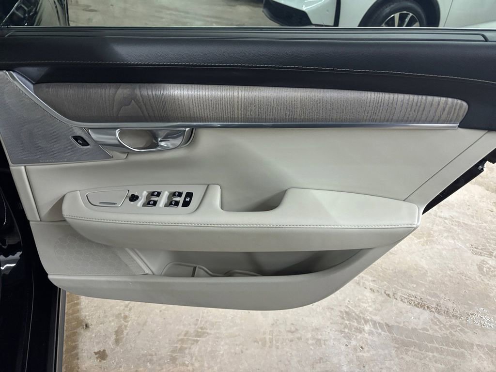Certified 2025 Volvo S90 B6 Ultra w/ Lounge Package image 18