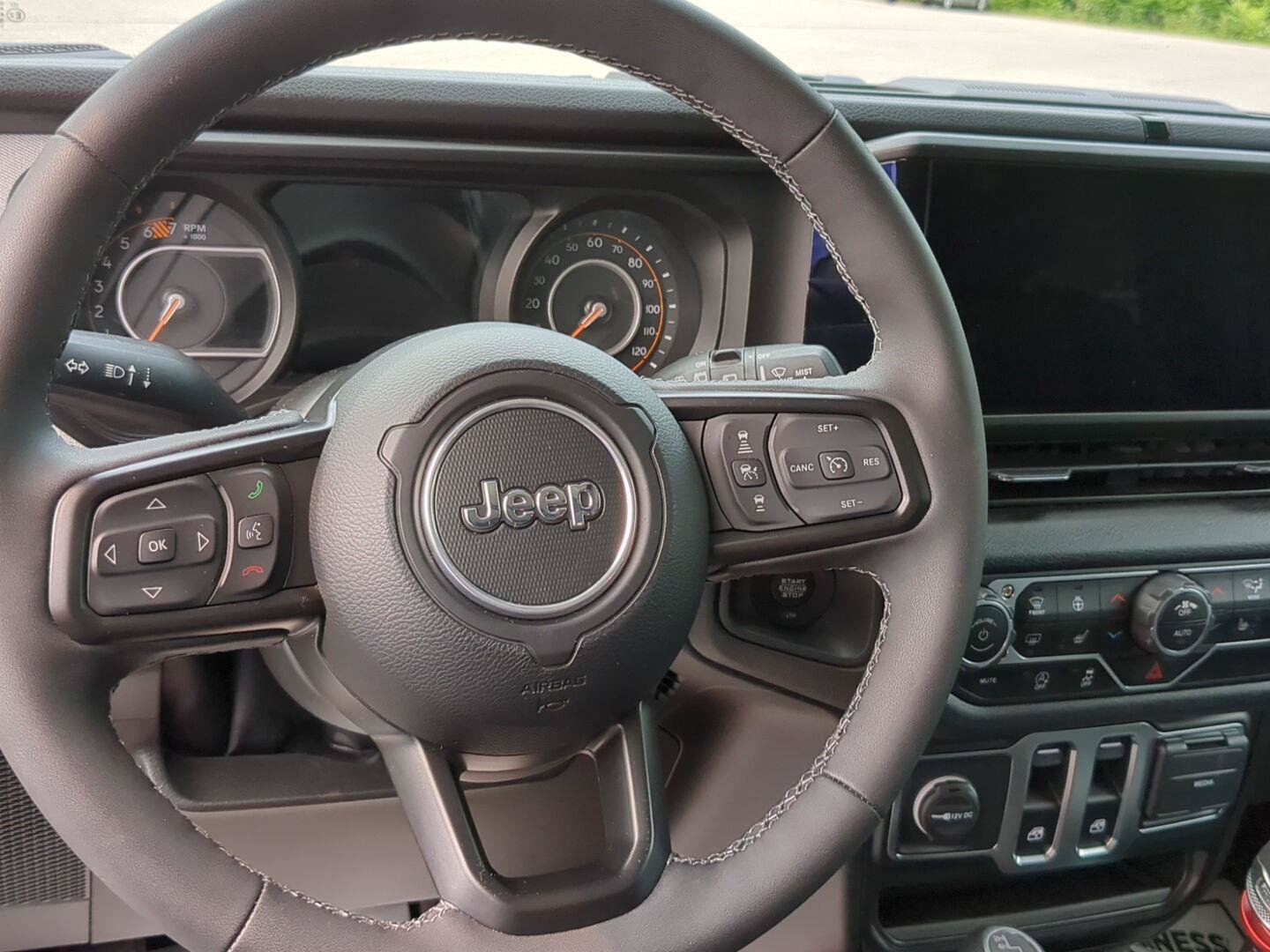 Used 2025 Jeep Wrangler Sport AWD/4WD image 13