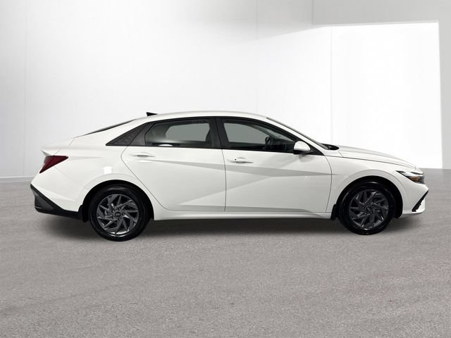 Used 2025 Hyundai Elantra Hybrid FWD image 46