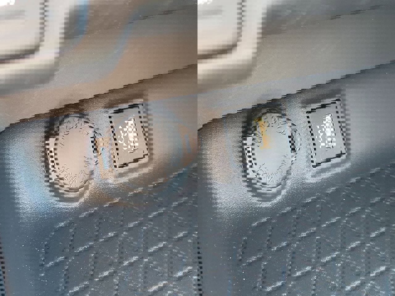 Used 2025 Toyota RAV4 LE image 28