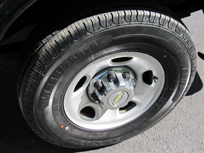 Used 2015 Chevrolet Express 2500 LT w/ LT Preferred Equipment Group RWD image 7