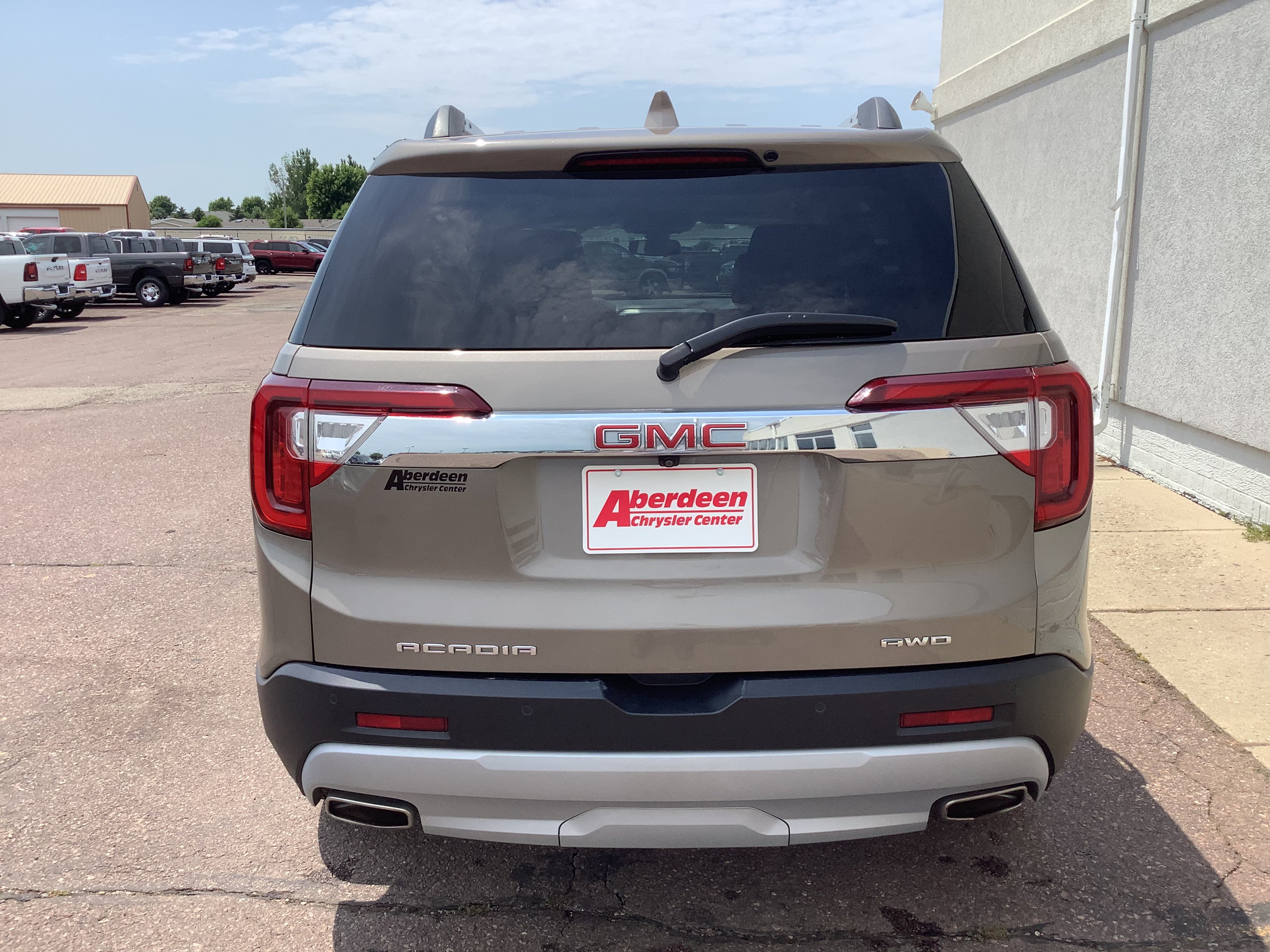 Used 2023 GMC Acadia SLT AWD/4WD image 6