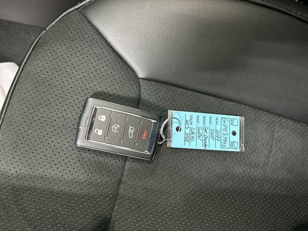 Used 2024 Jeep Grand Cherokee Altitude AWD/4WD image 12