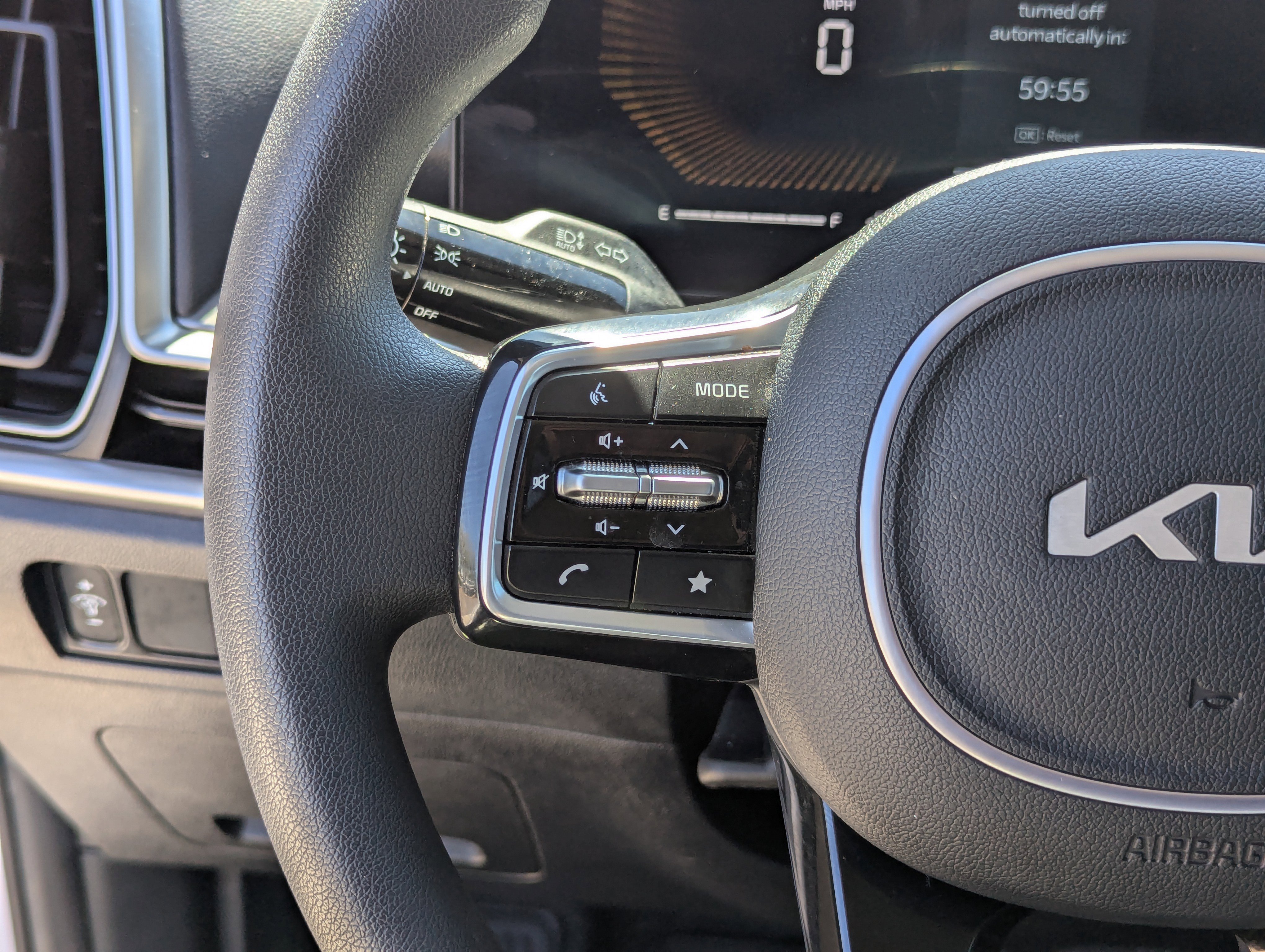 Certified 2025 Kia Sorento LX image 29