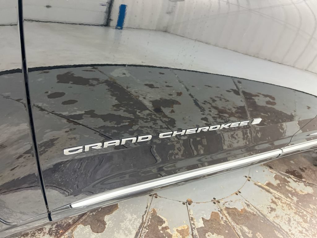 Used 2023 Jeep Grand Cherokee Summit AWD/4WD image 27