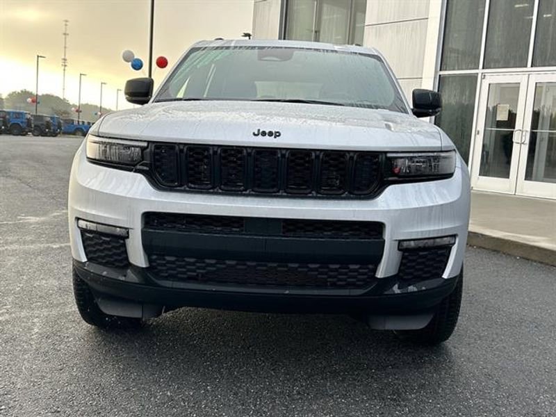 New 2025 Jeep Grand Cherokee L Limited image 2