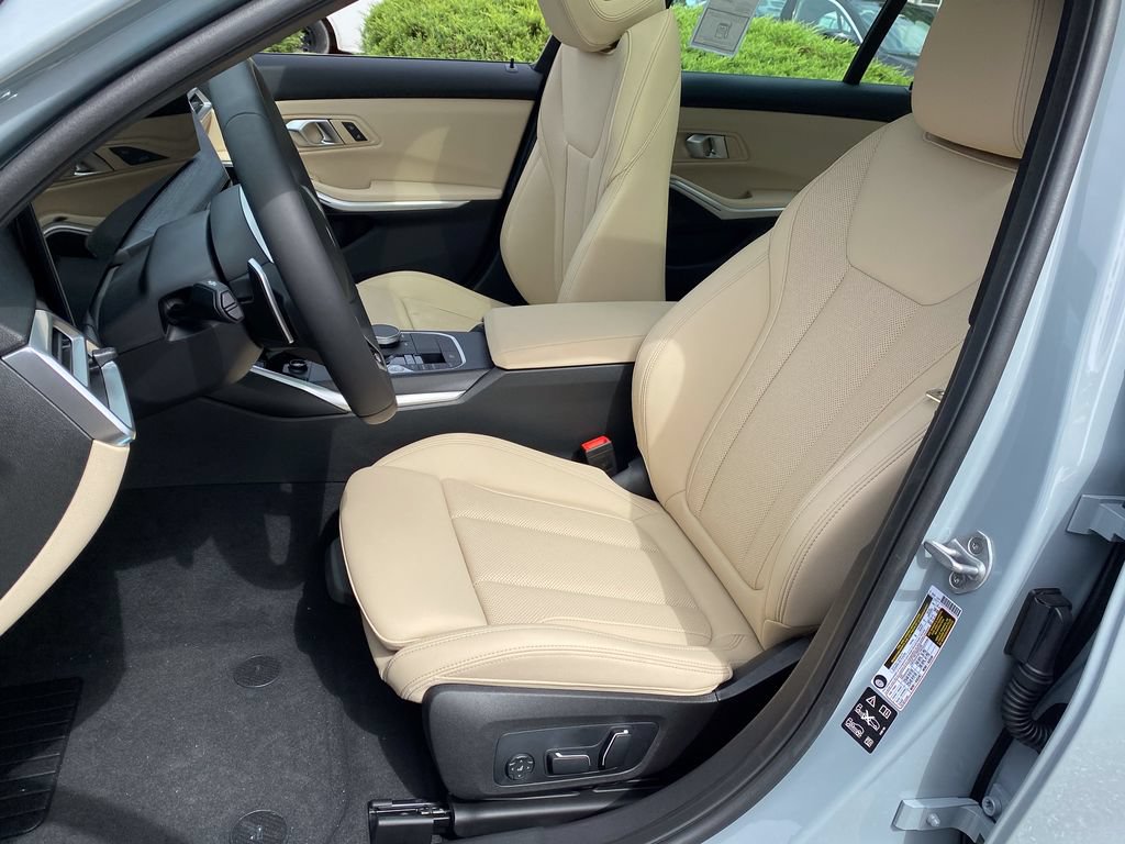 New 2026 BMW 330i xDrive Sedan w/ M Sport Package AWD/4WD image 13