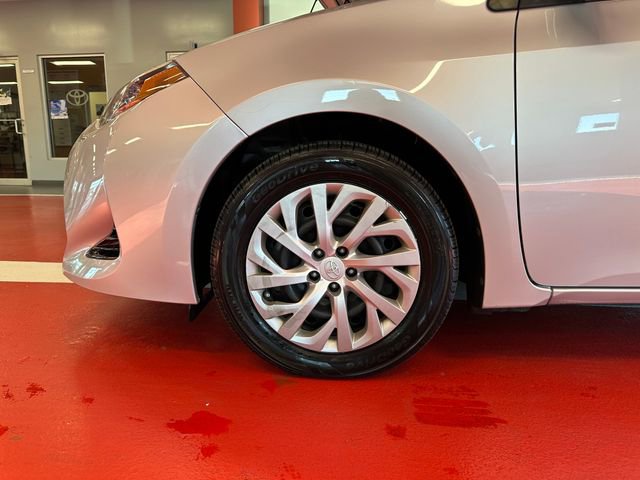 Used 2018 Toyota Corolla LE image 30