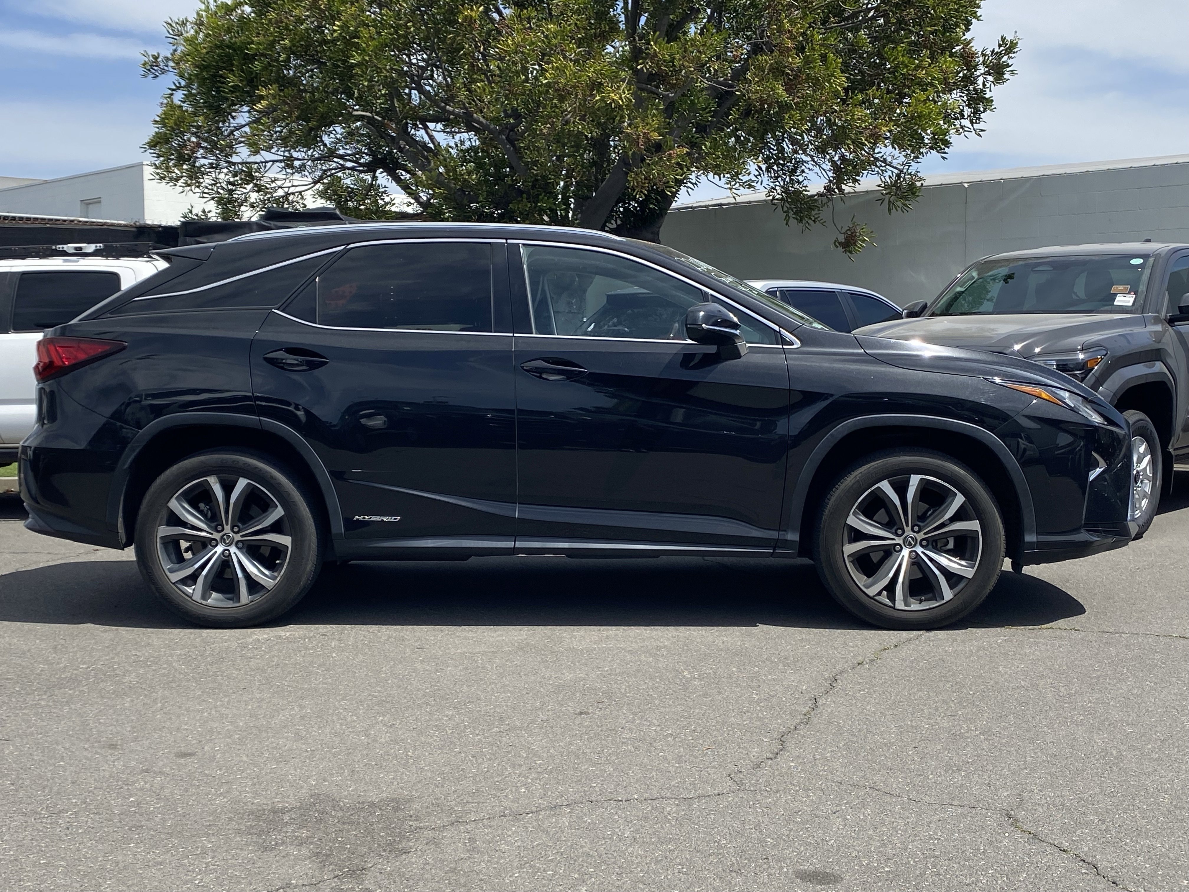 Used 2018 Lexus RX 450h AWD w/ Premium Package image 2