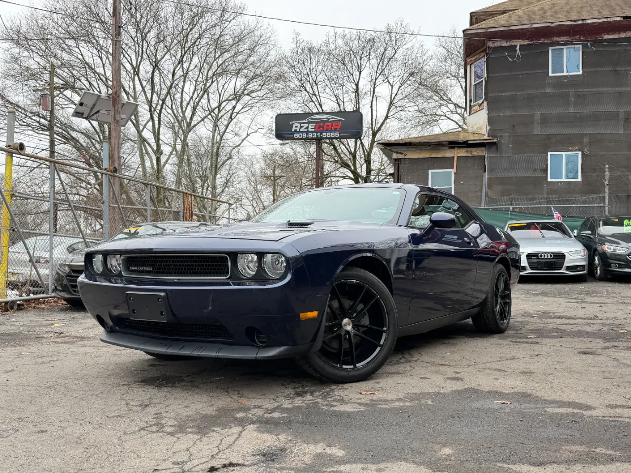 Used 2014 Dodge Challenger SXT RWD image 3