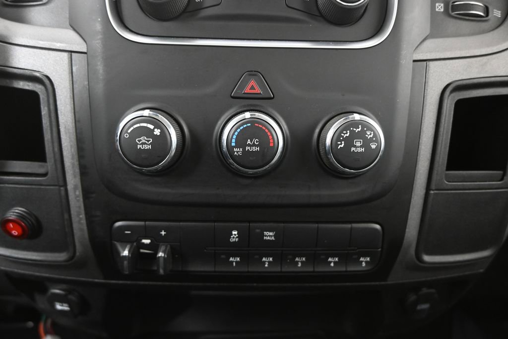 Used 2018 RAM 2500 Tradesman w/ Chrome Appearance Group image 32