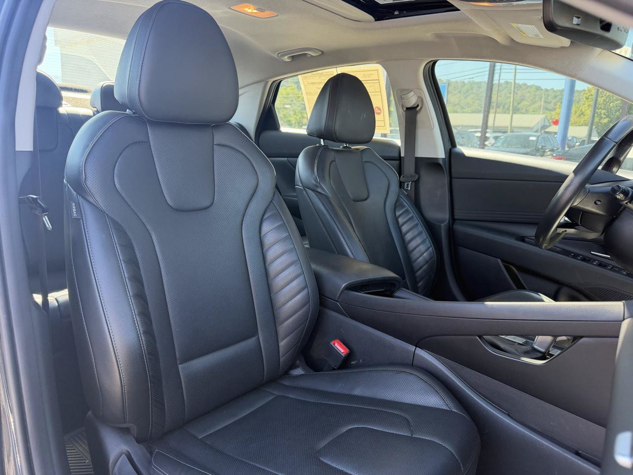 Used 2025 Hyundai Elantra Limited FWD image 17