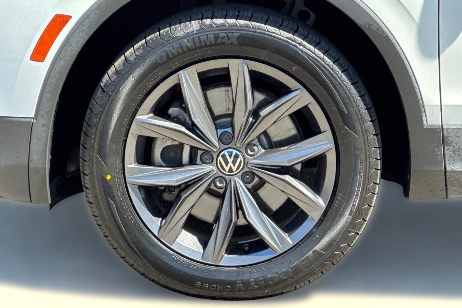 Used 2022 Volkswagen Tiguan SE AWD/4WD image 13