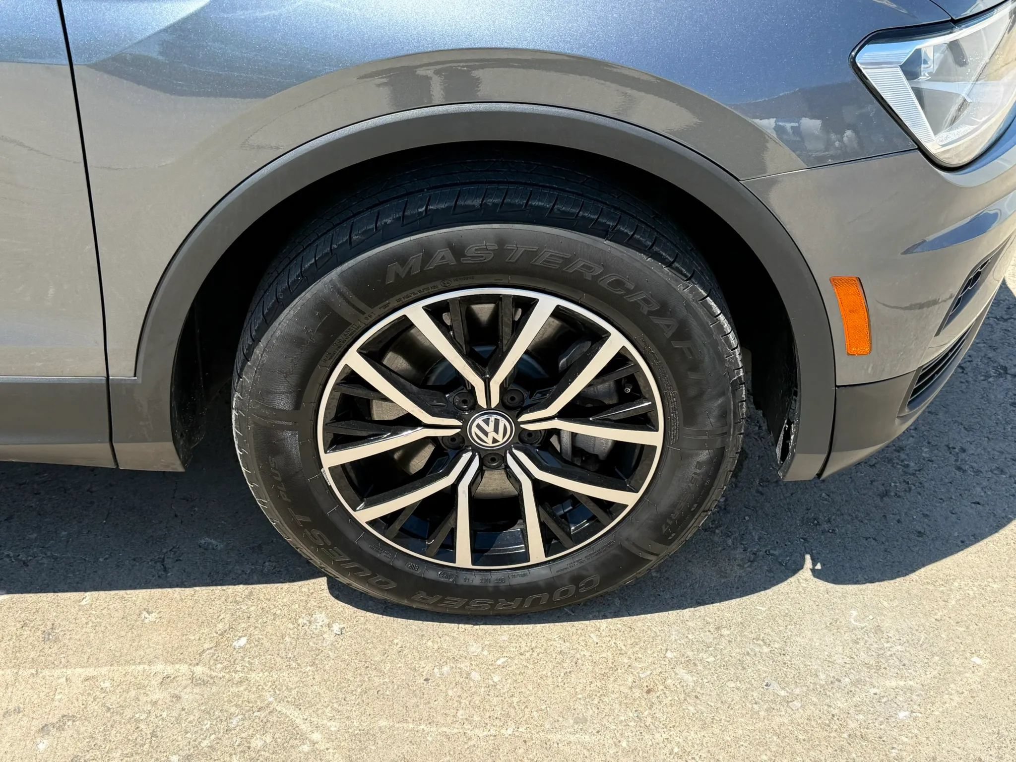 Used 2021 Volkswagen Tiguan SE R-Line AWD/4WD image 50