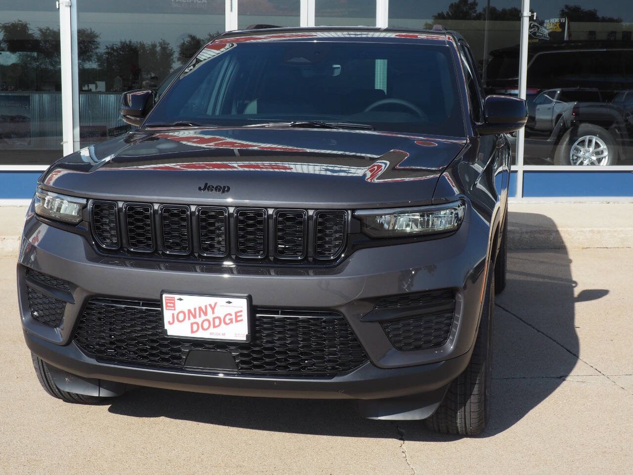 New 2025 Jeep Grand Cherokee Altitude image 3