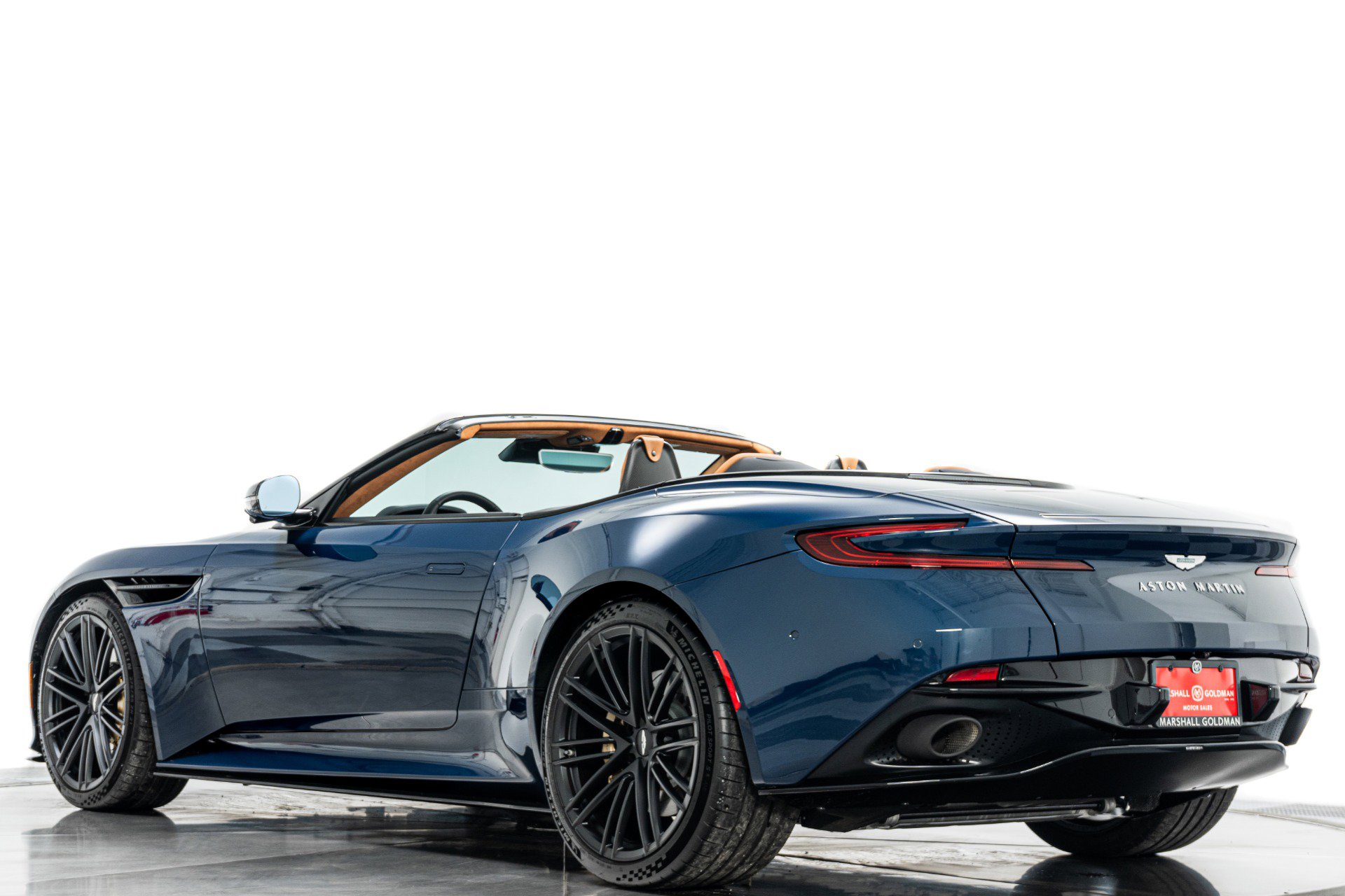Used 2024 Aston Martin DB12 Volante -Carbon Fiber Bucket S image 35