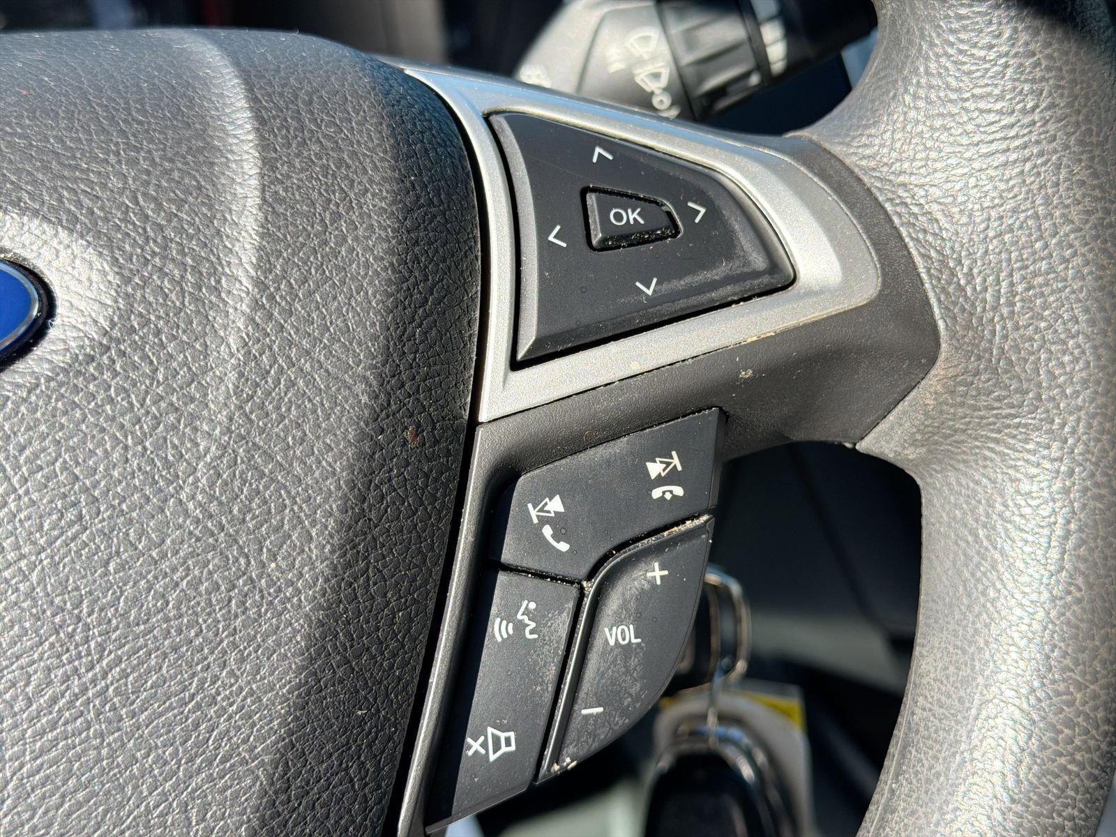 Used 2016 Ford Fusion SE FWD image 25