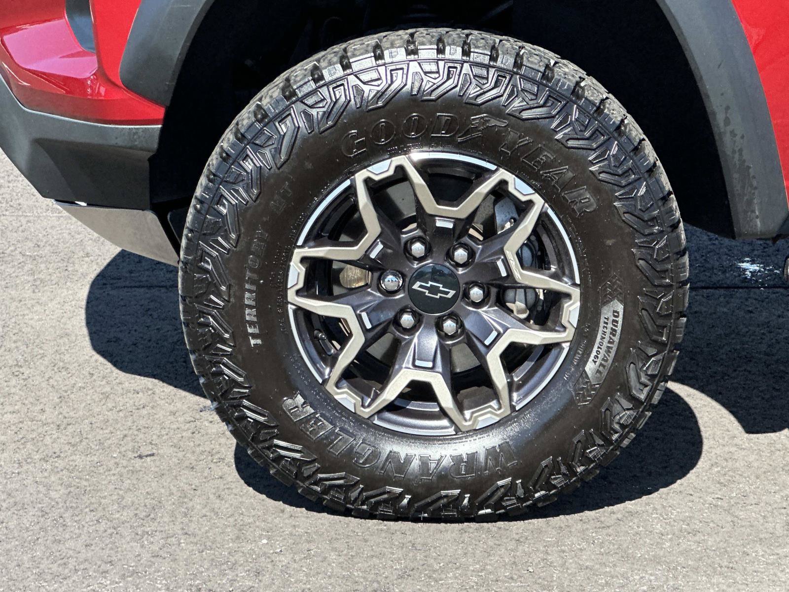 Certified 2024 Chevrolet Colorado ZR2 w/ Safety Package AWD/4WD image 8