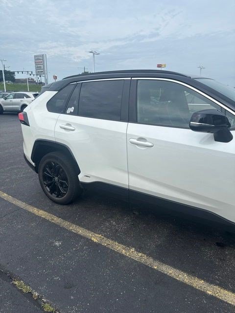 Used 2022 Toyota RAV4 XSE AWD/4WD image 4