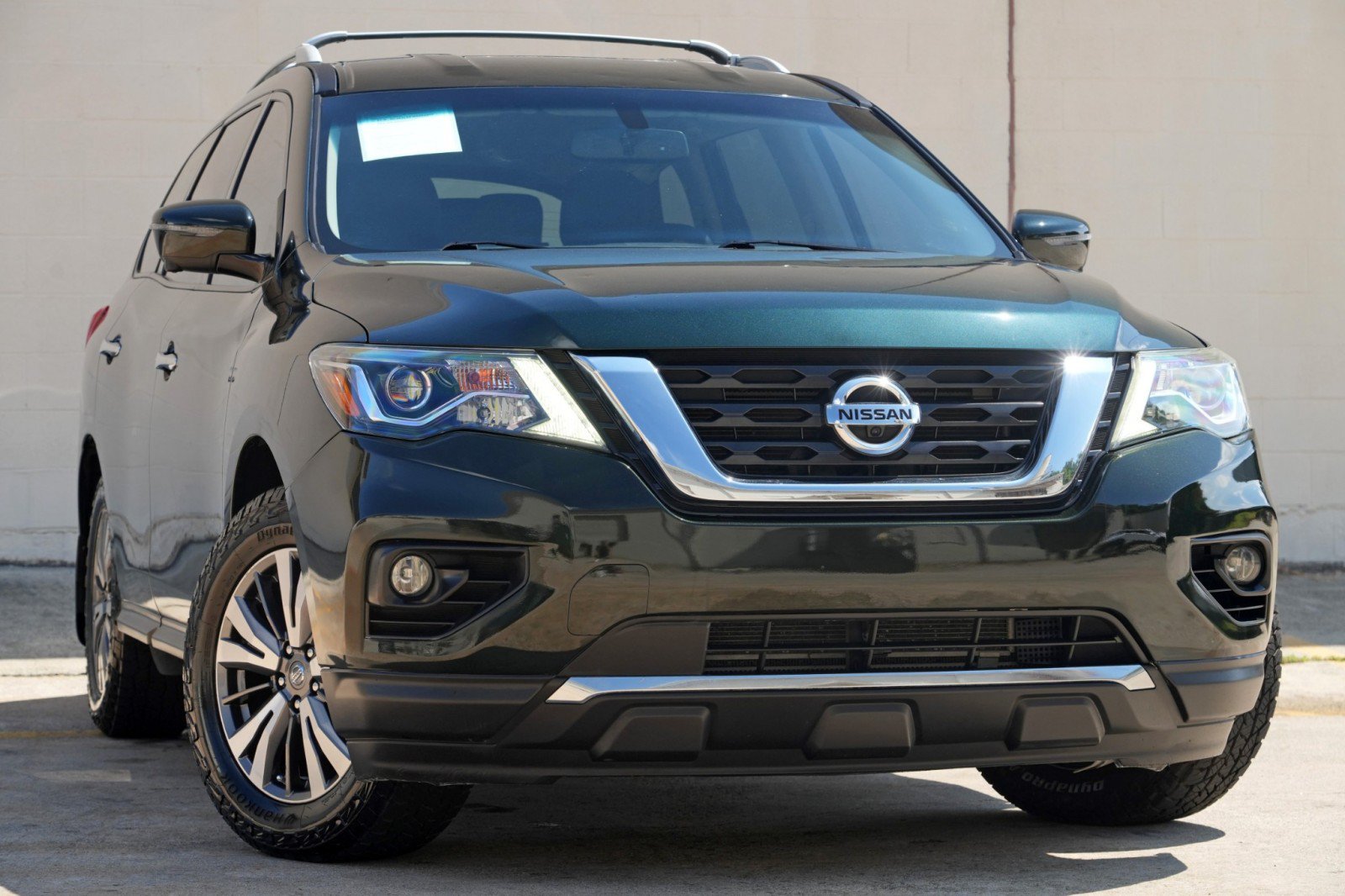Used 2019 Nissan Pathfinder SL AWD/4WD image 2
