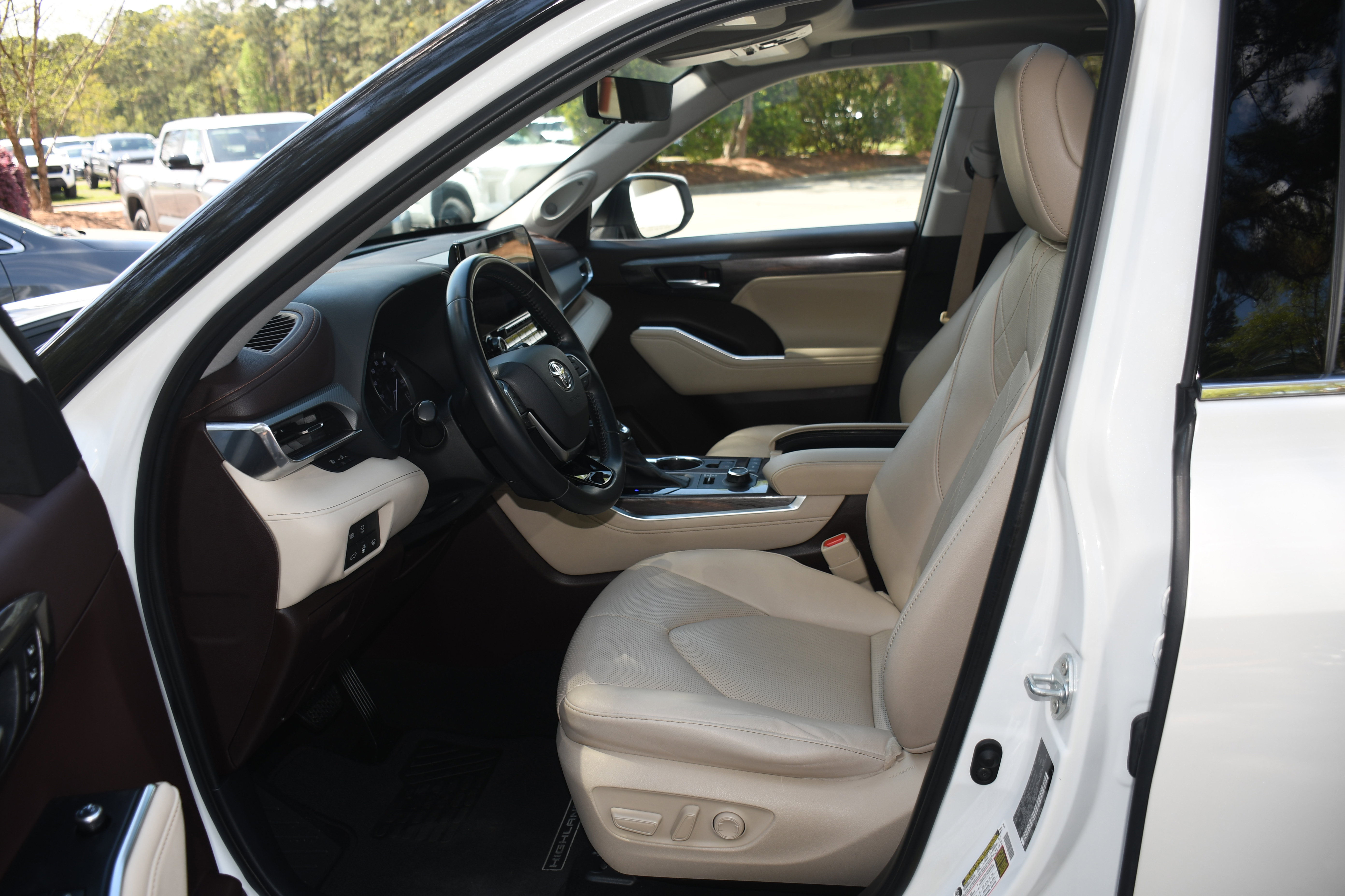 Used 2021 Toyota Highlander Platinum image 8