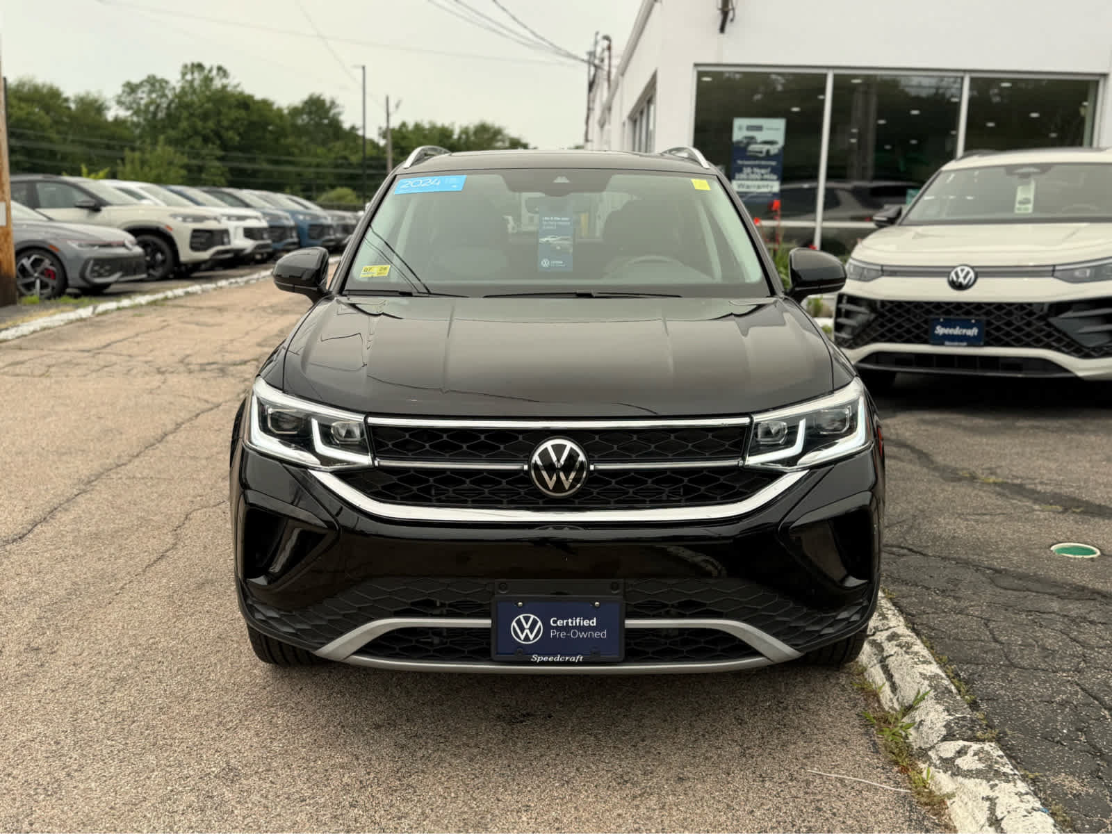 Certified 2024 Volkswagen Taos SEL AWD/4WD image 2