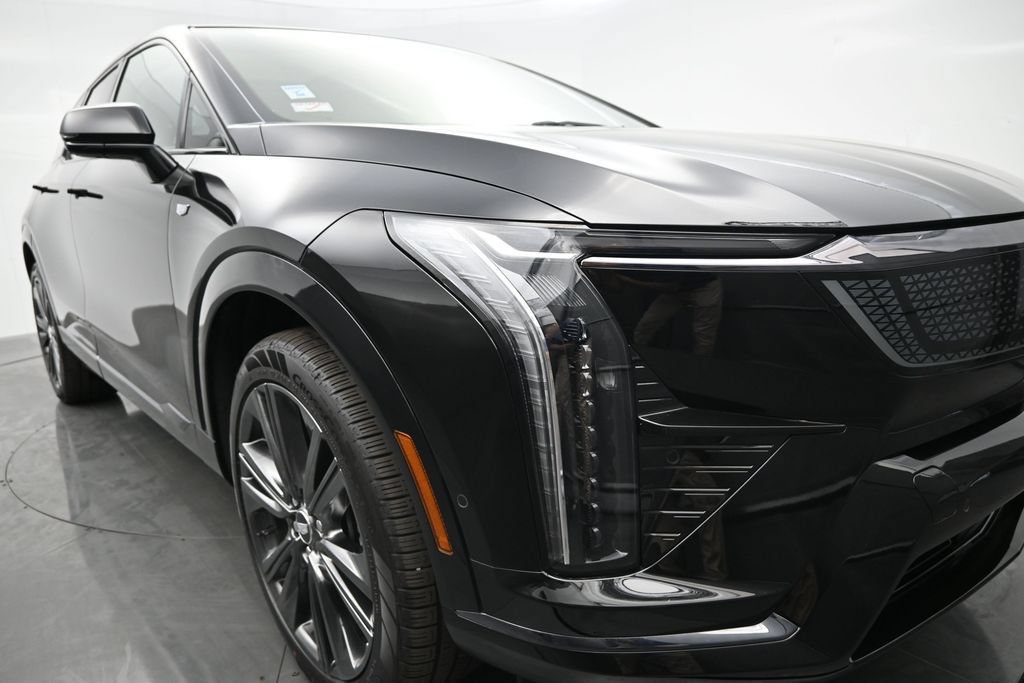 Used 2025 Cadillac Optiq Sport 2 AWD/4WD image 37