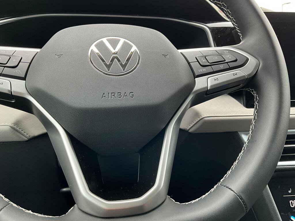 New 2026 Volkswagen Taos SE image 22