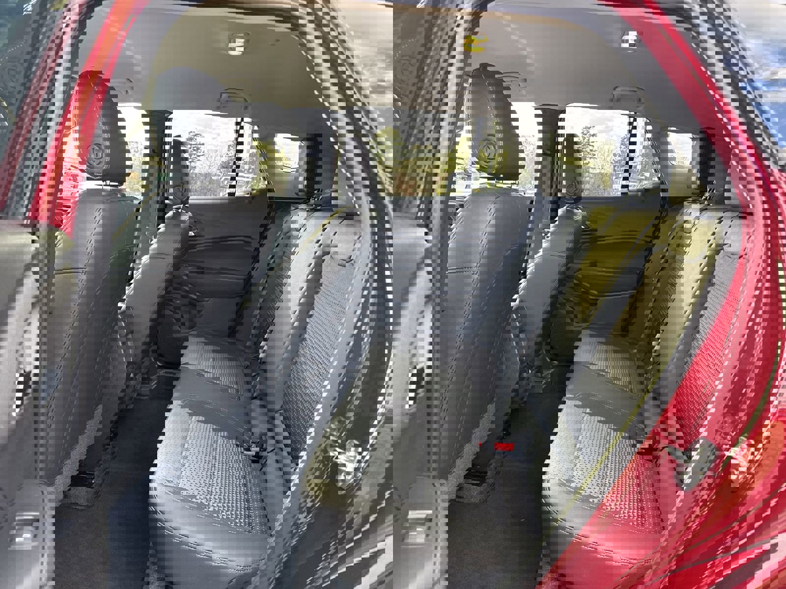 Used 2025 Chevrolet Trax LT w/ LT Convenience Package image 30