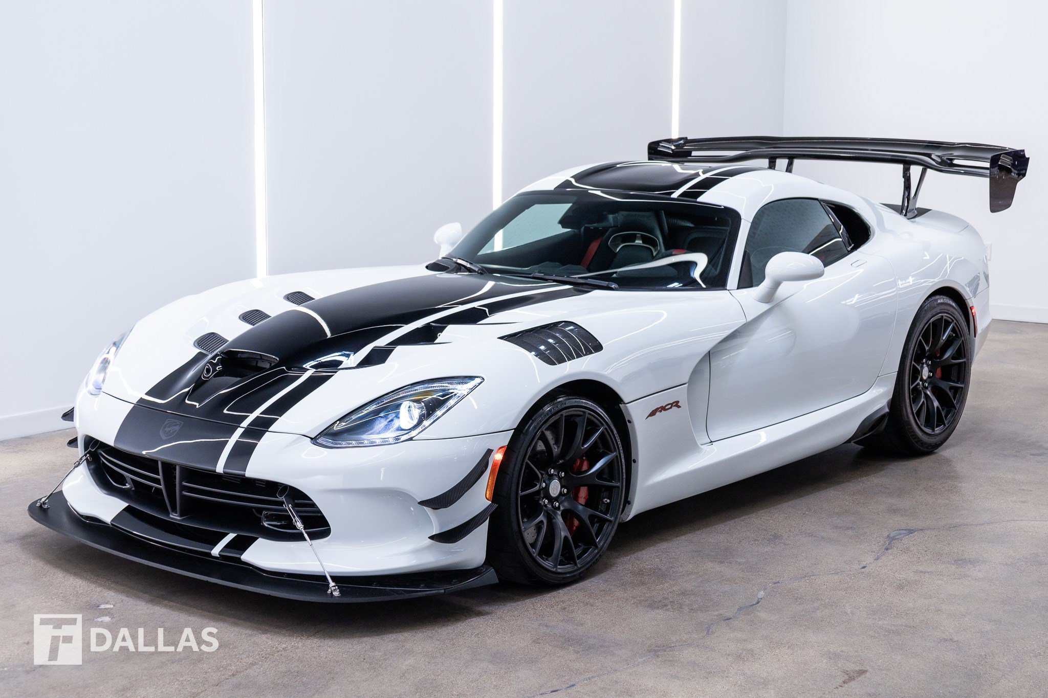 Used 2017 Dodge Viper ACR w/ Extreme Aero Package RWD image 2