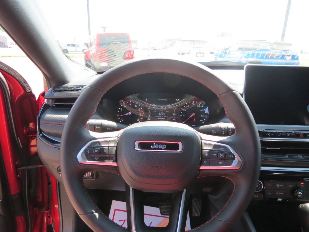 Used 2025 Jeep Compass Trailhawk w/ Trailhawk Convenience Group AWD/4WD image 12