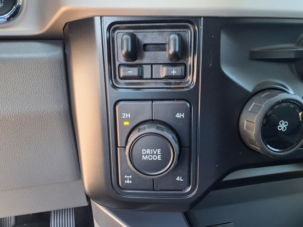 New 2027 Ford F350 XLT w/ XLT Premium Package AWD/4WD image 12