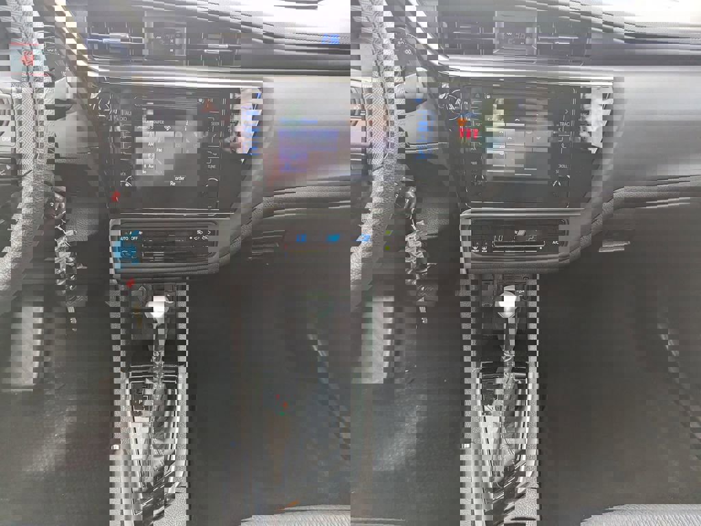 Used 2018 Toyota Corolla LE image 11