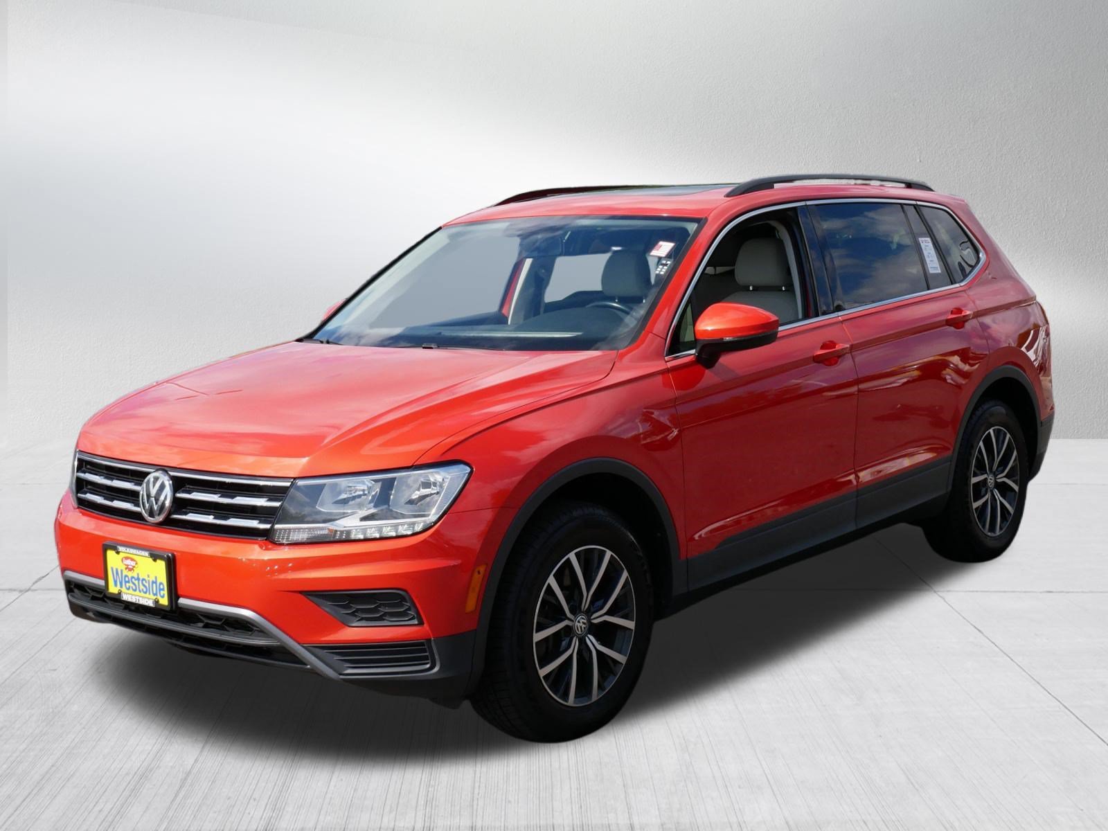 Used 2019 Volkswagen Tiguan SE w/ Panoramic Sunroof Package AWD/4WD image 3